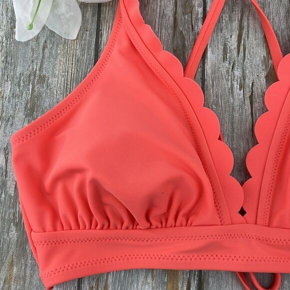 Women's Scalloped Bikini Swim Top, Size M - Picture 2 of 9